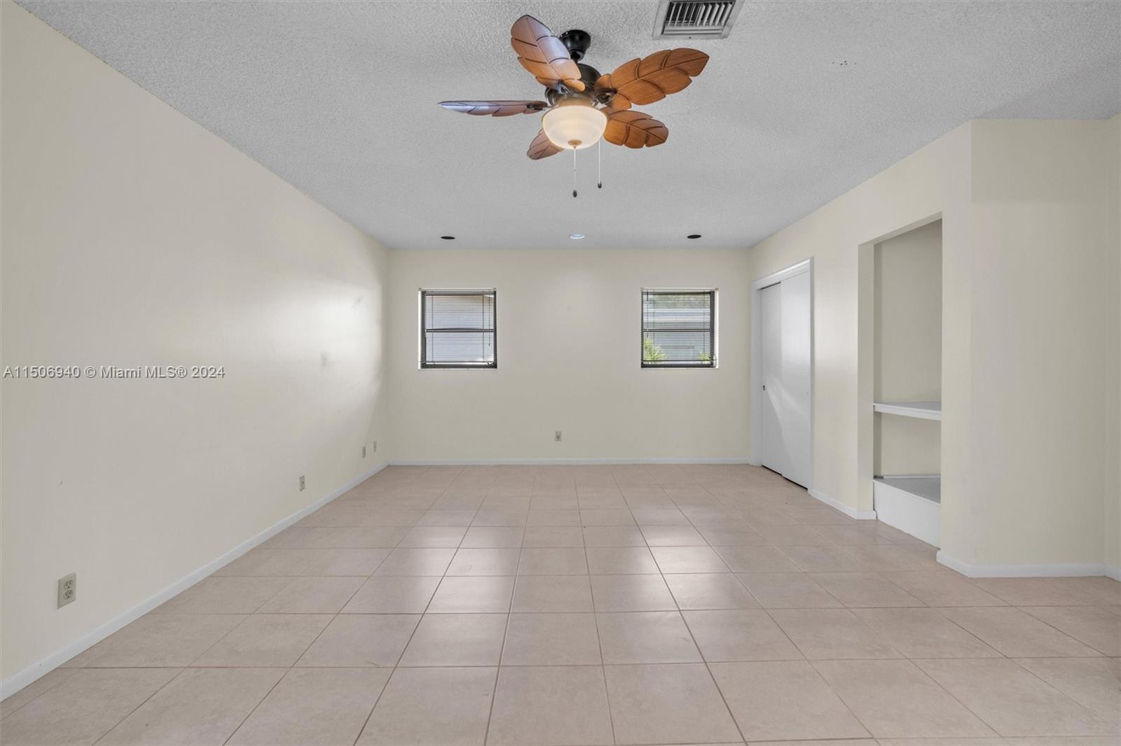 HOLLYWOOD LAKES SECTION - Residential Lease