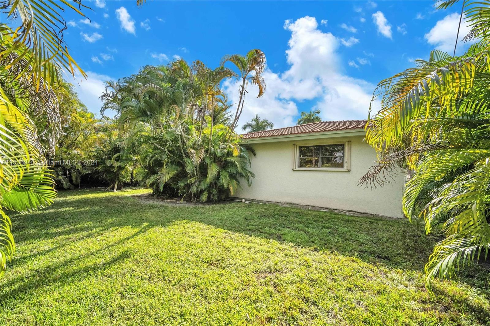 HOLLYWOOD LAKES SECTION - Residential Lease