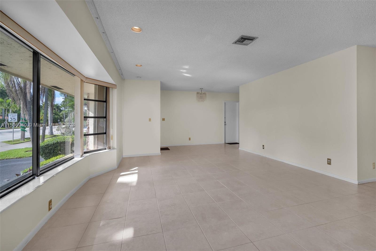 HOLLYWOOD LAKES SECTION - Residential Lease