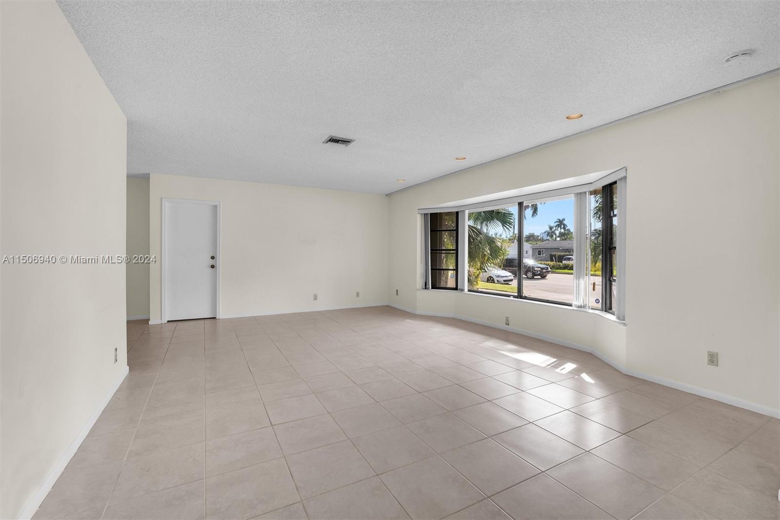HOLLYWOOD LAKES SECTION - Residential Lease