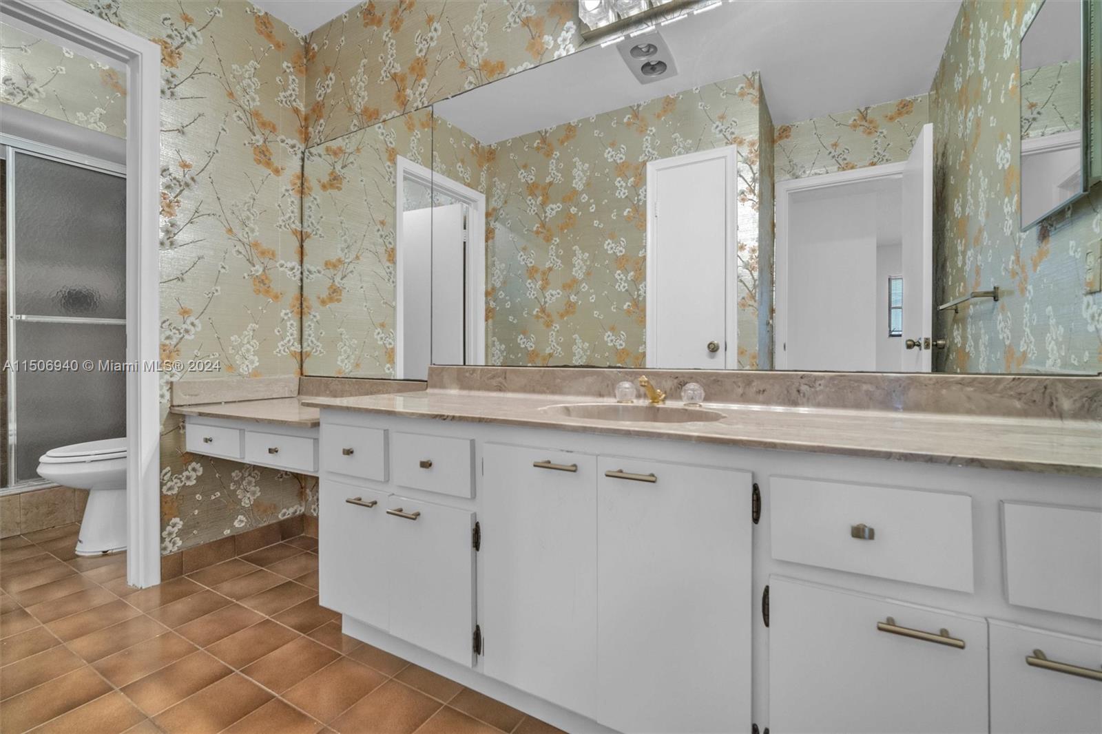 HOLLYWOOD LAKES SECTION - Residential Lease