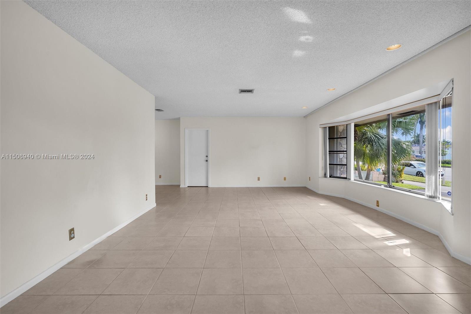 HOLLYWOOD LAKES SECTION - Residential Lease