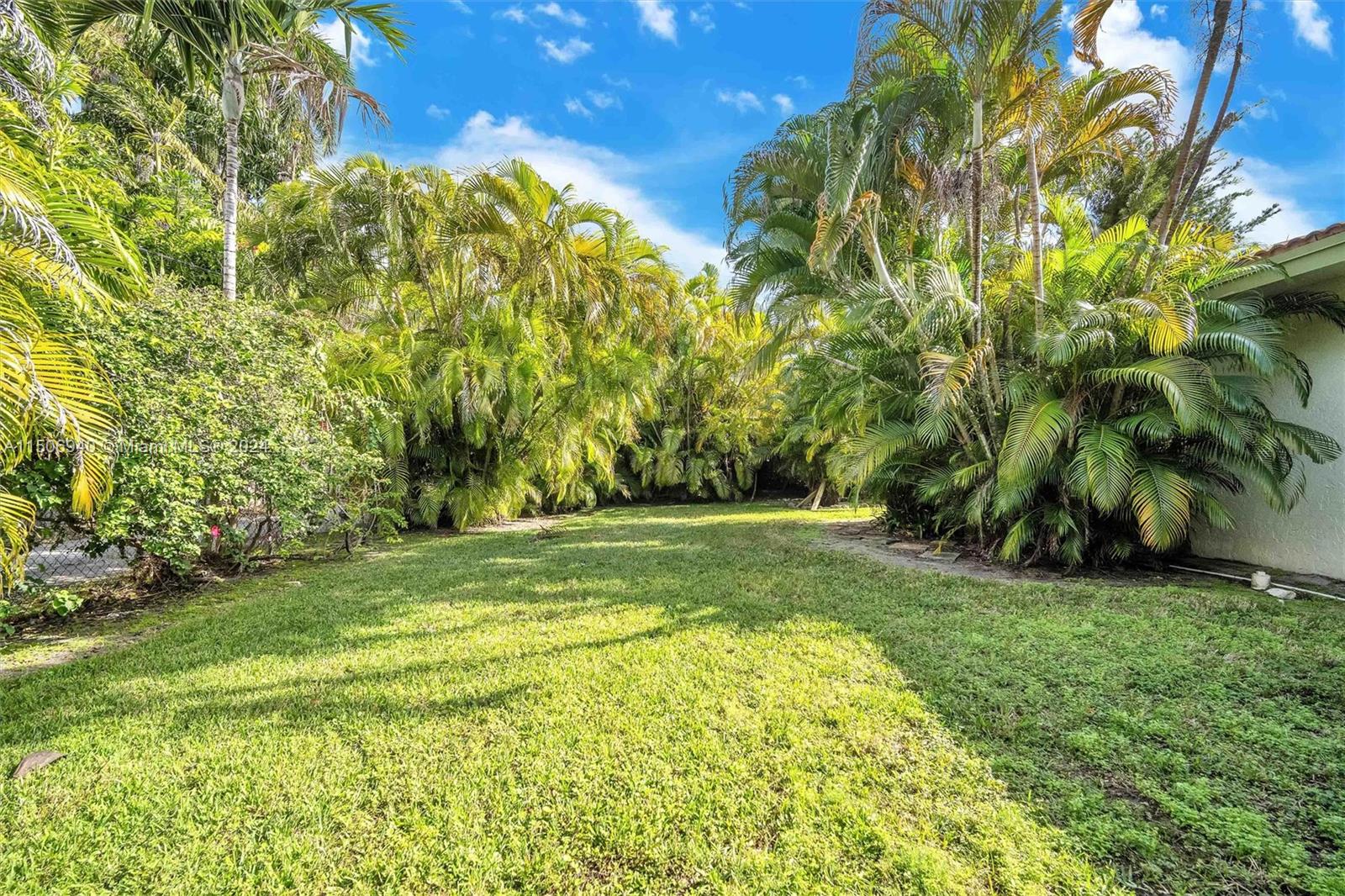 HOLLYWOOD LAKES SECTION - Residential Lease