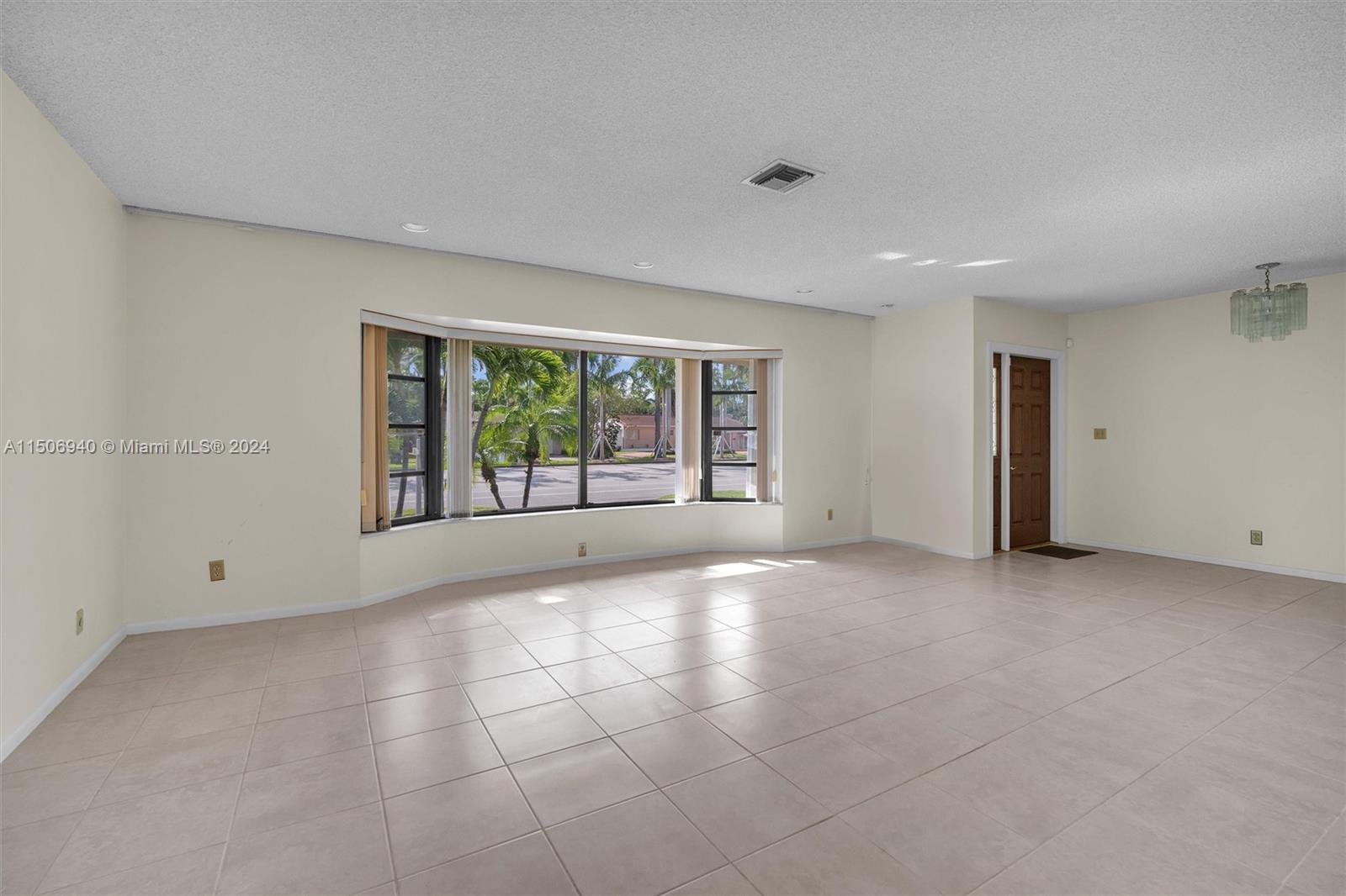 HOLLYWOOD LAKES SECTION - Residential Lease