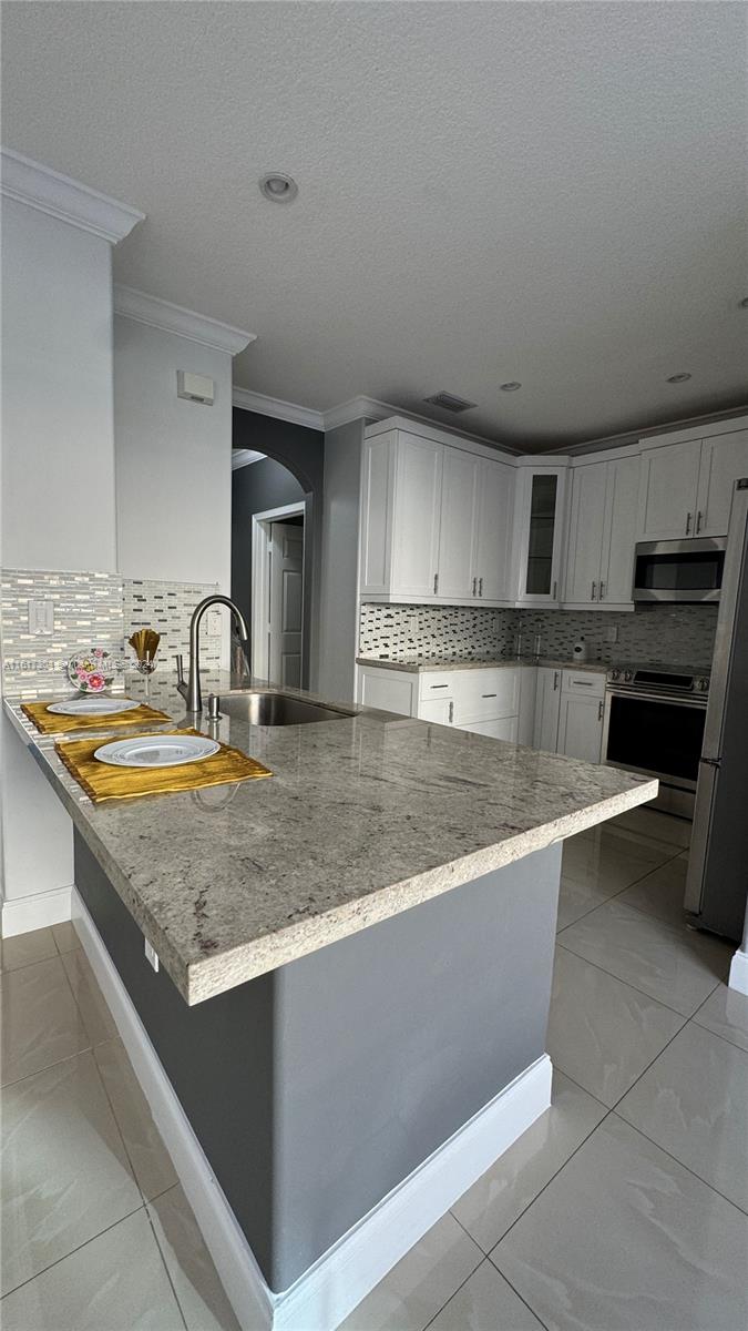 COSTA DORADA - Residential Lease
