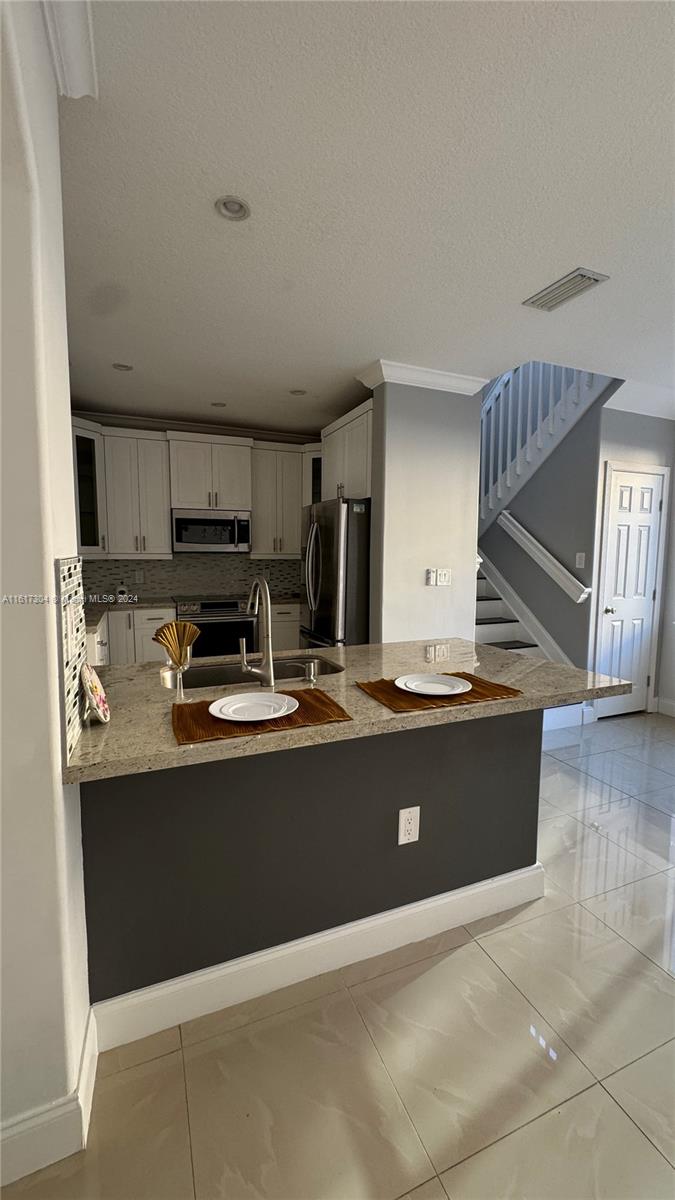 COSTA DORADA - Residential Lease