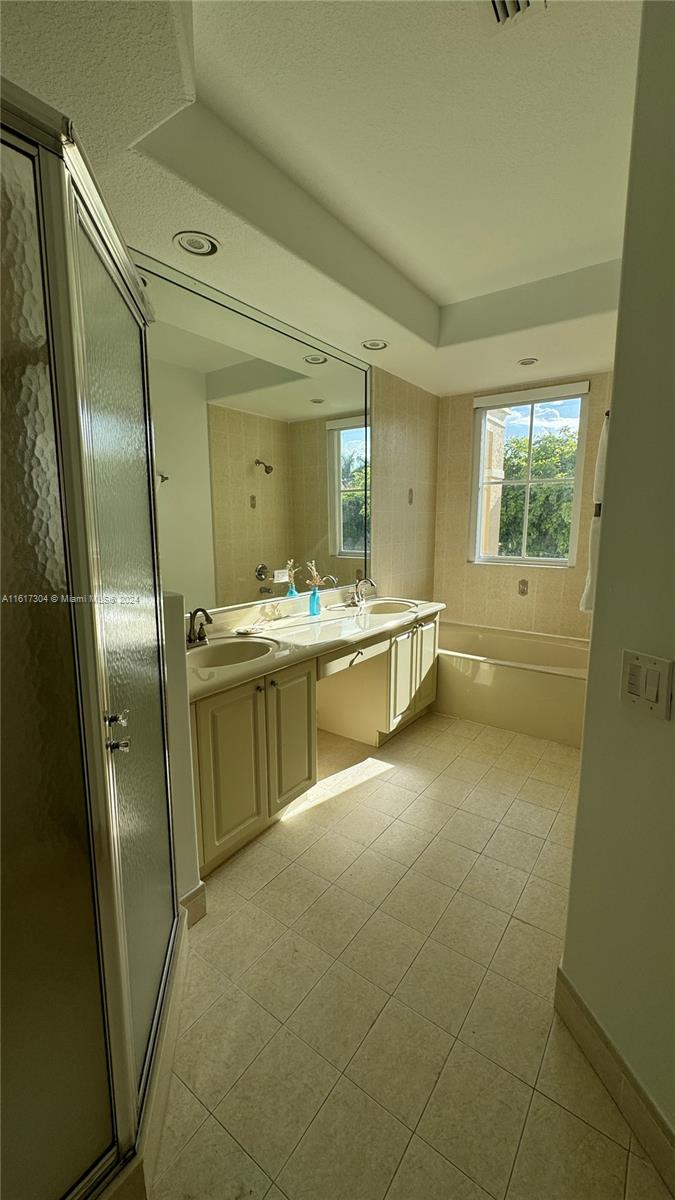 COSTA DORADA - Residential Lease