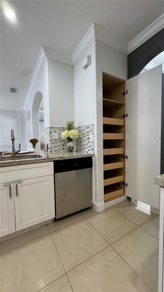 COSTA DORADA - Residential Lease