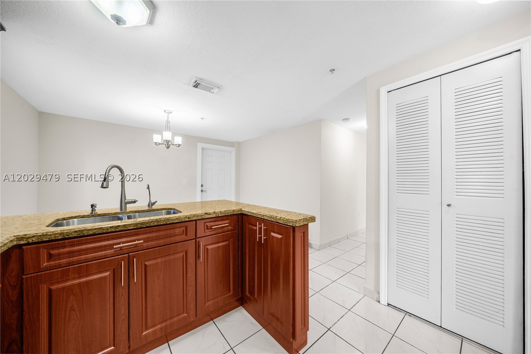 CENTRO CONDO - Residential Lease