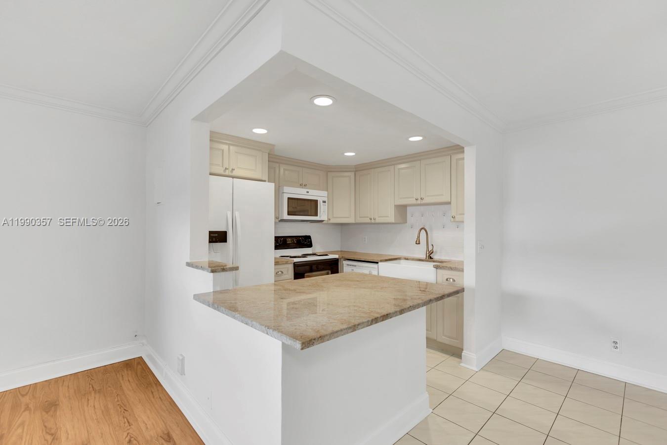KINGS POINT BRITTANY COND - Residential