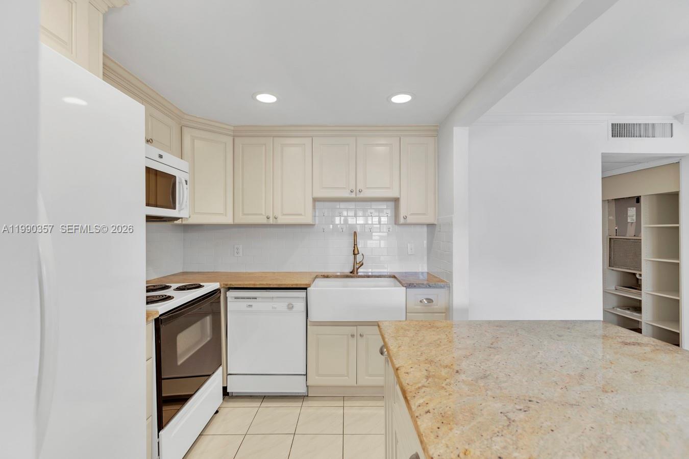 KINGS POINT BRITTANY COND - Residential