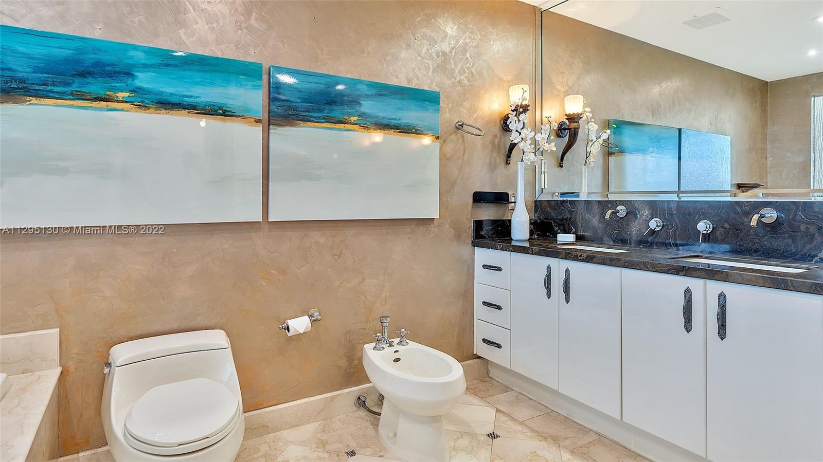 CONTINUUM ON SOUTH BEACH - Residential