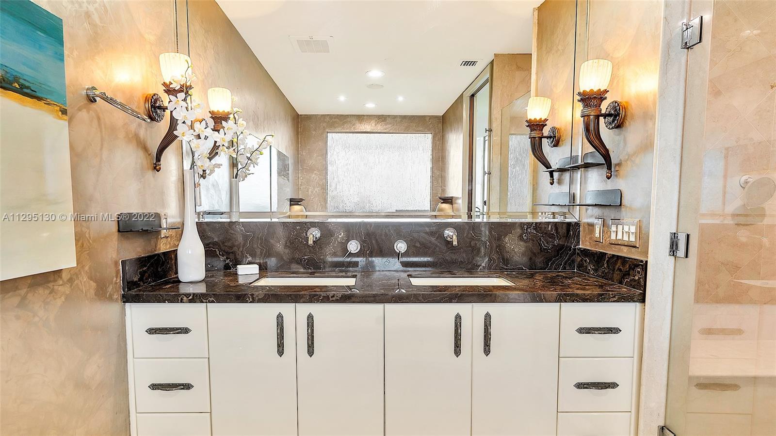 CONTINUUM ON SOUTH BEACH - Residential