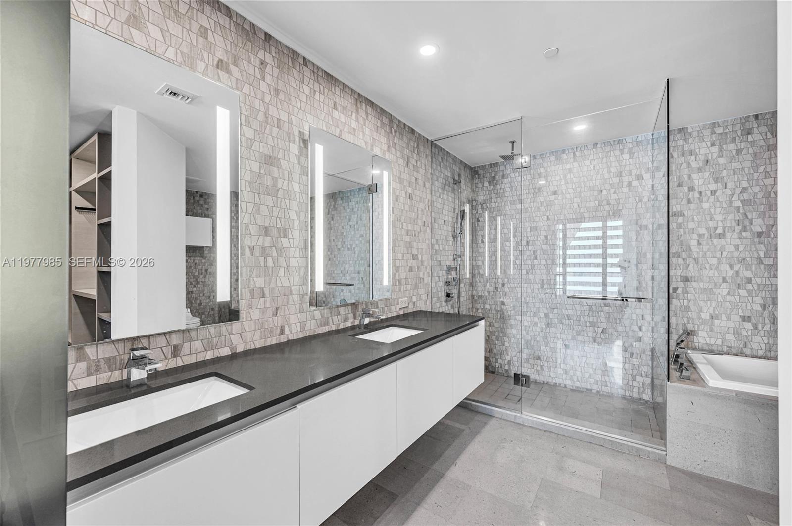 RISE CONDO - Residential