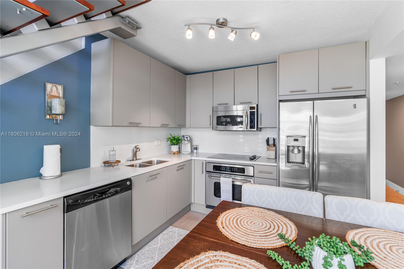 BRICKELL ON THE RIVER S T - Residential Lease