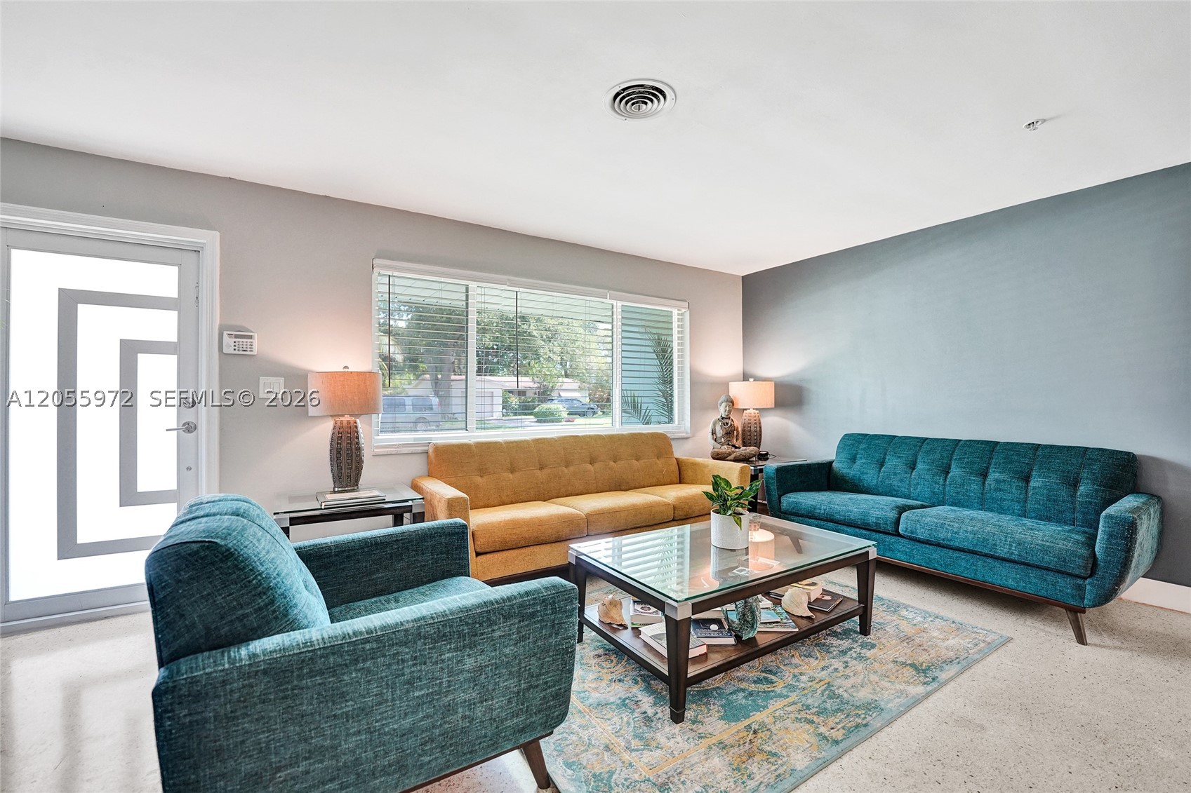 HOLLYWOOD HILLS - Residential
