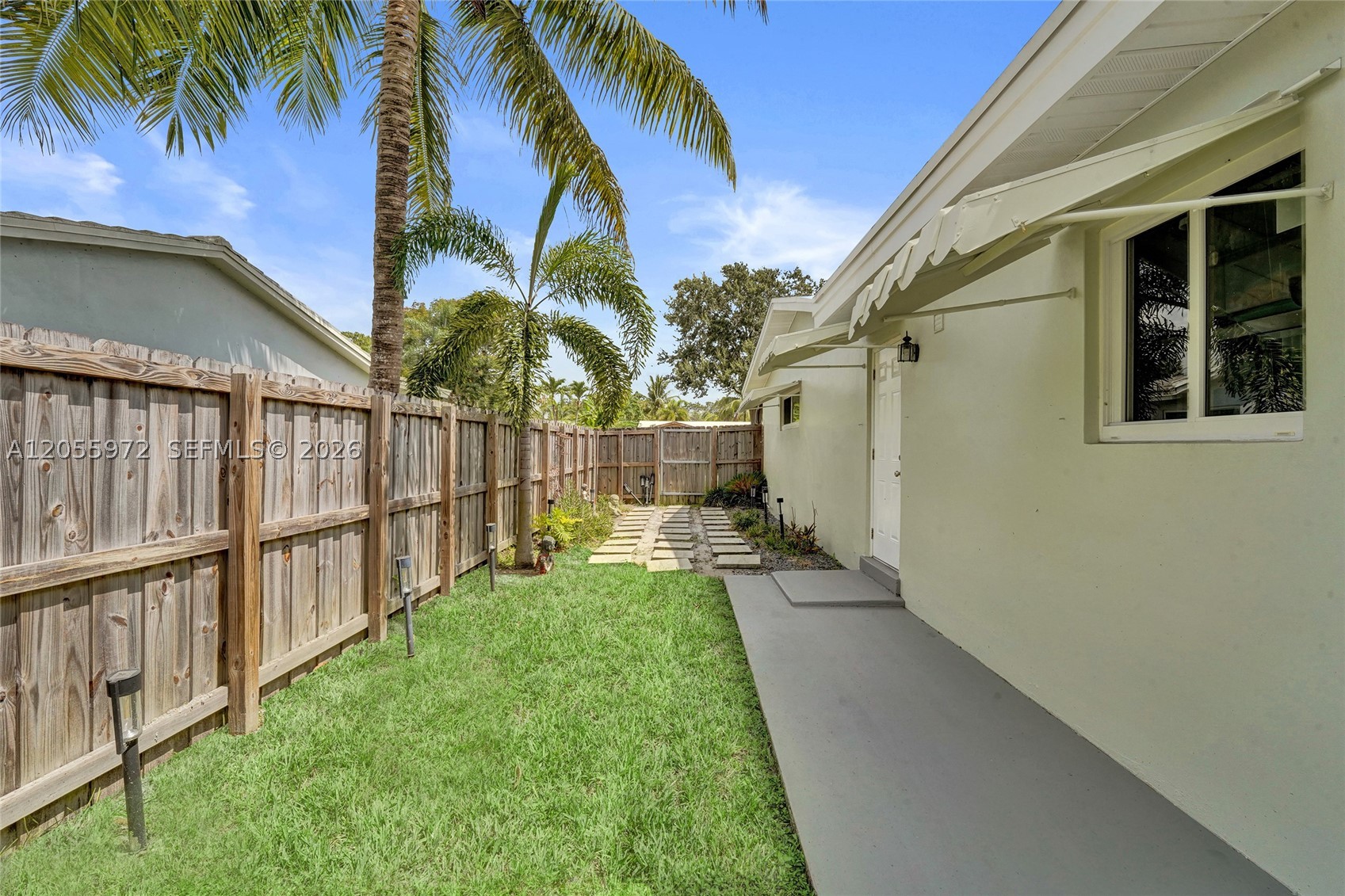 HOLLYWOOD HILLS - Residential