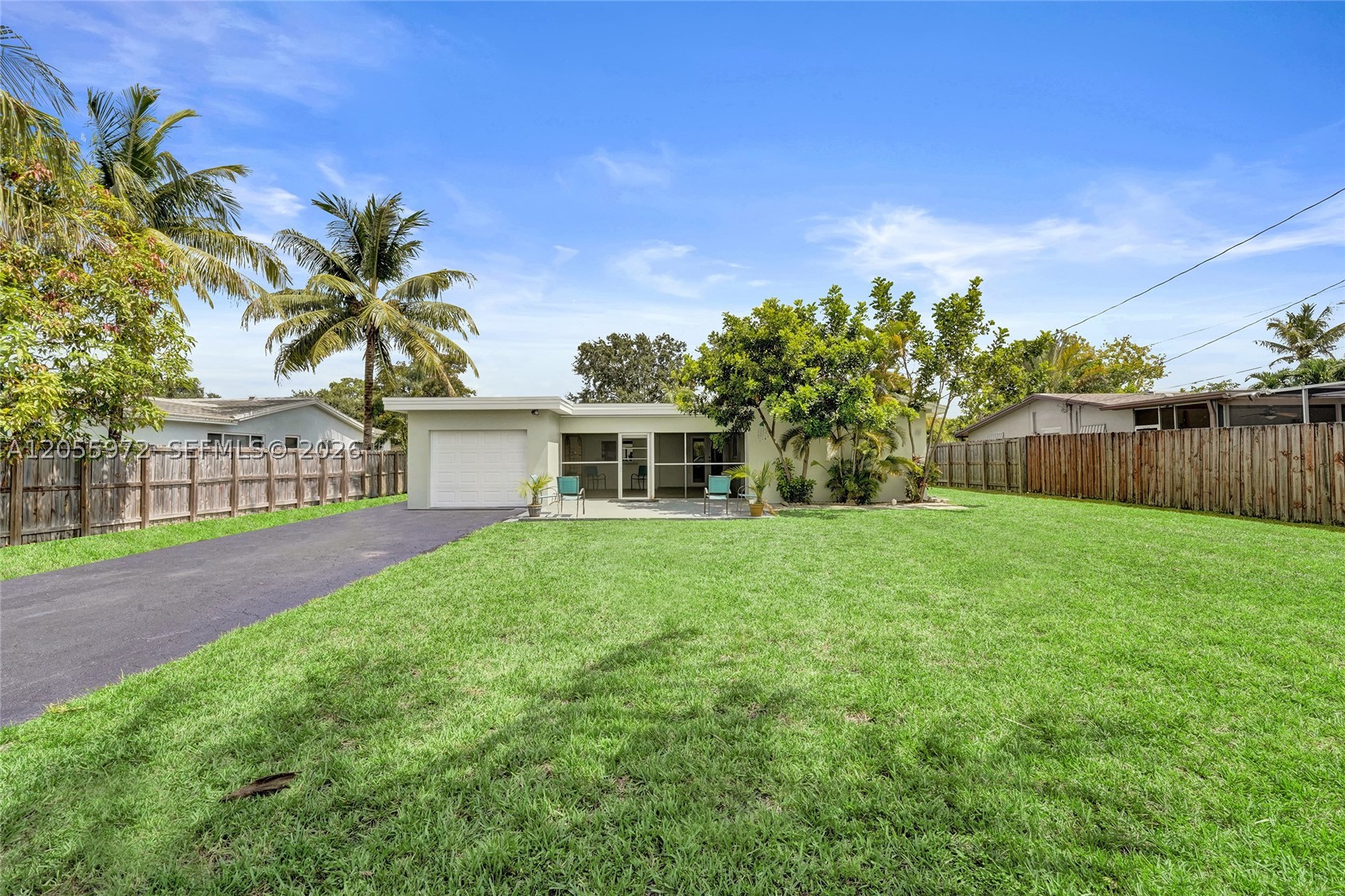 HOLLYWOOD HILLS - Residential