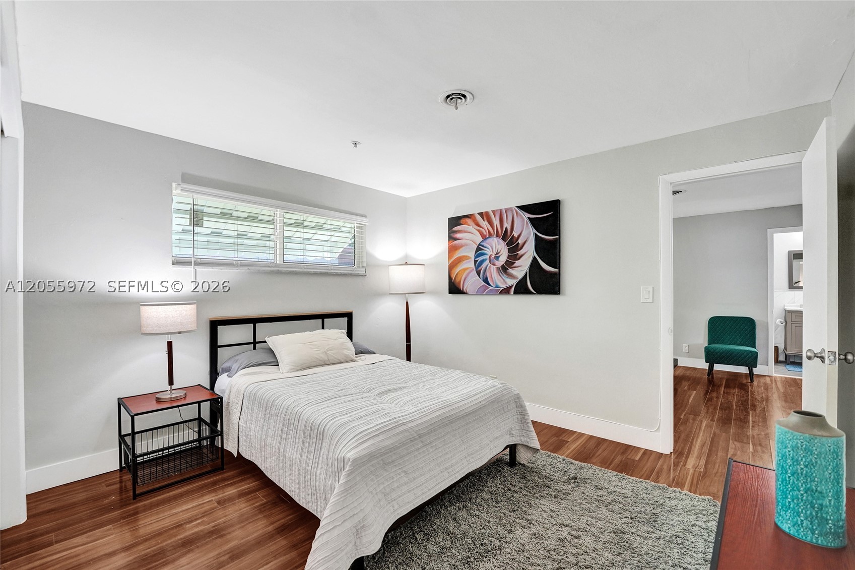HOLLYWOOD HILLS - Residential
