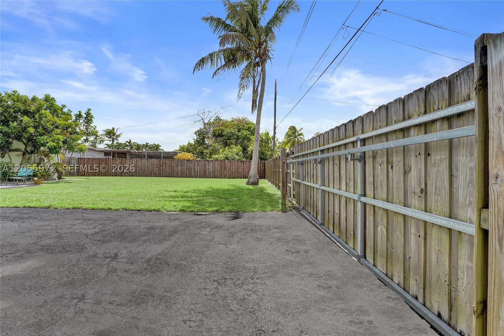 HOLLYWOOD HILLS - Residential