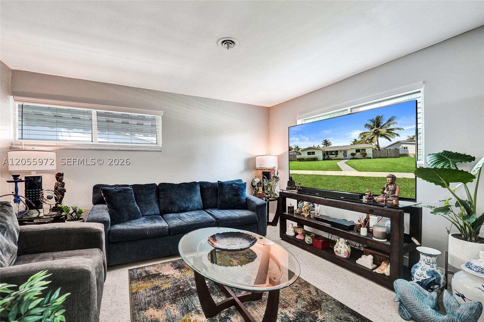 HOLLYWOOD HILLS - Residential