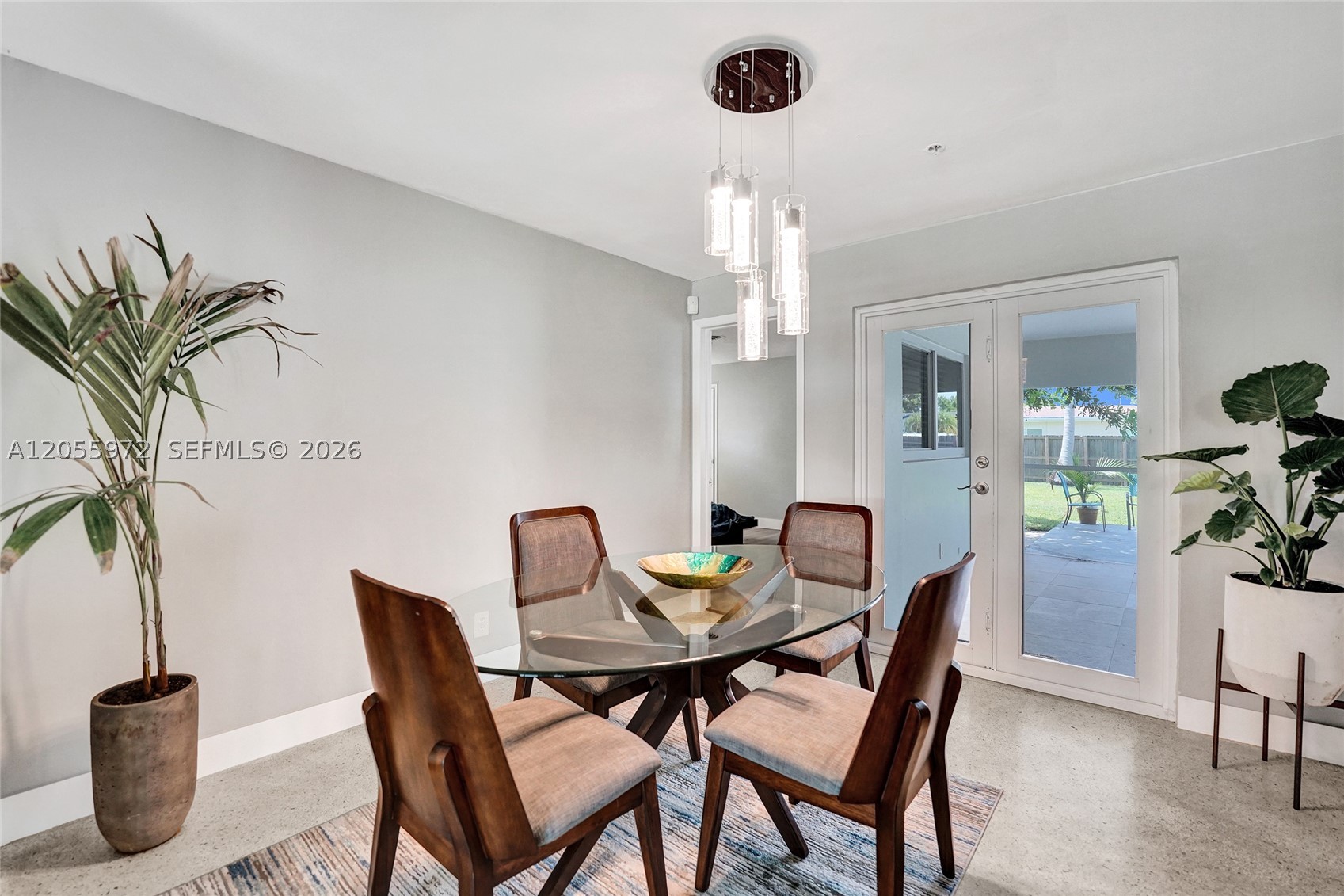 HOLLYWOOD HILLS - Residential
