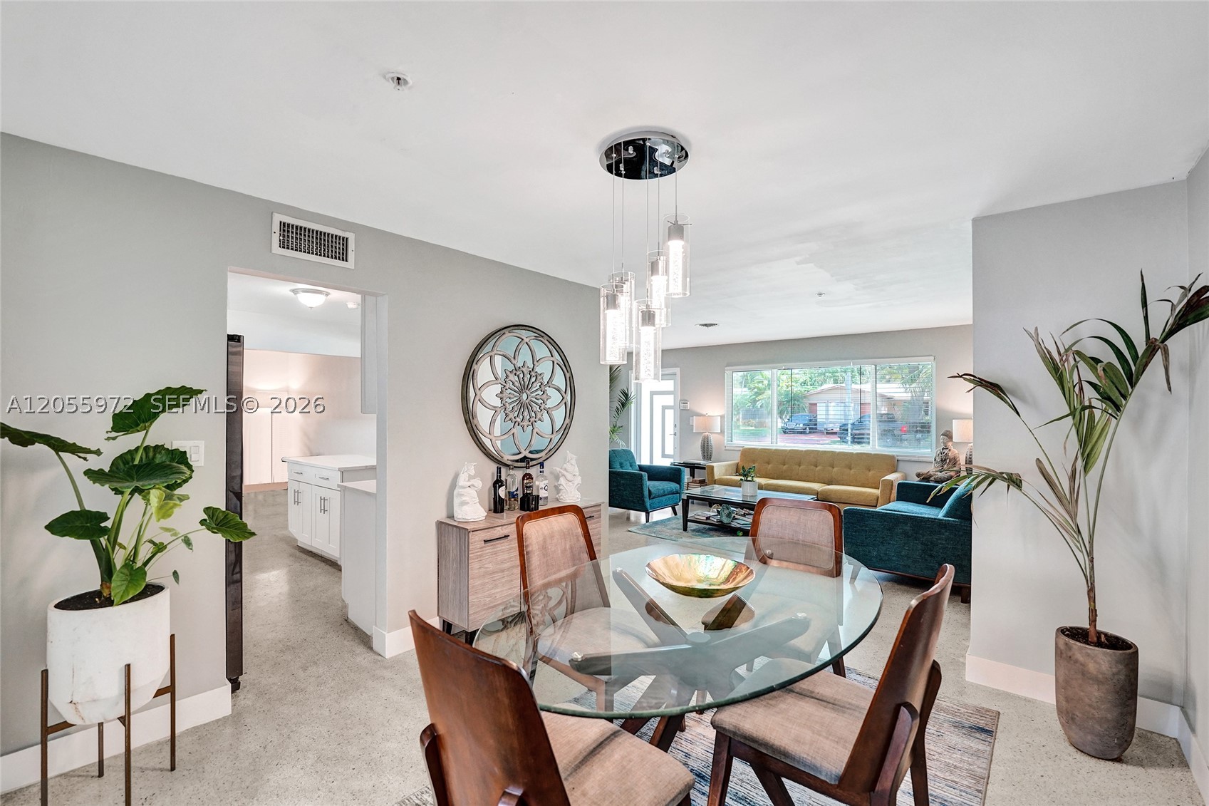 HOLLYWOOD HILLS - Residential