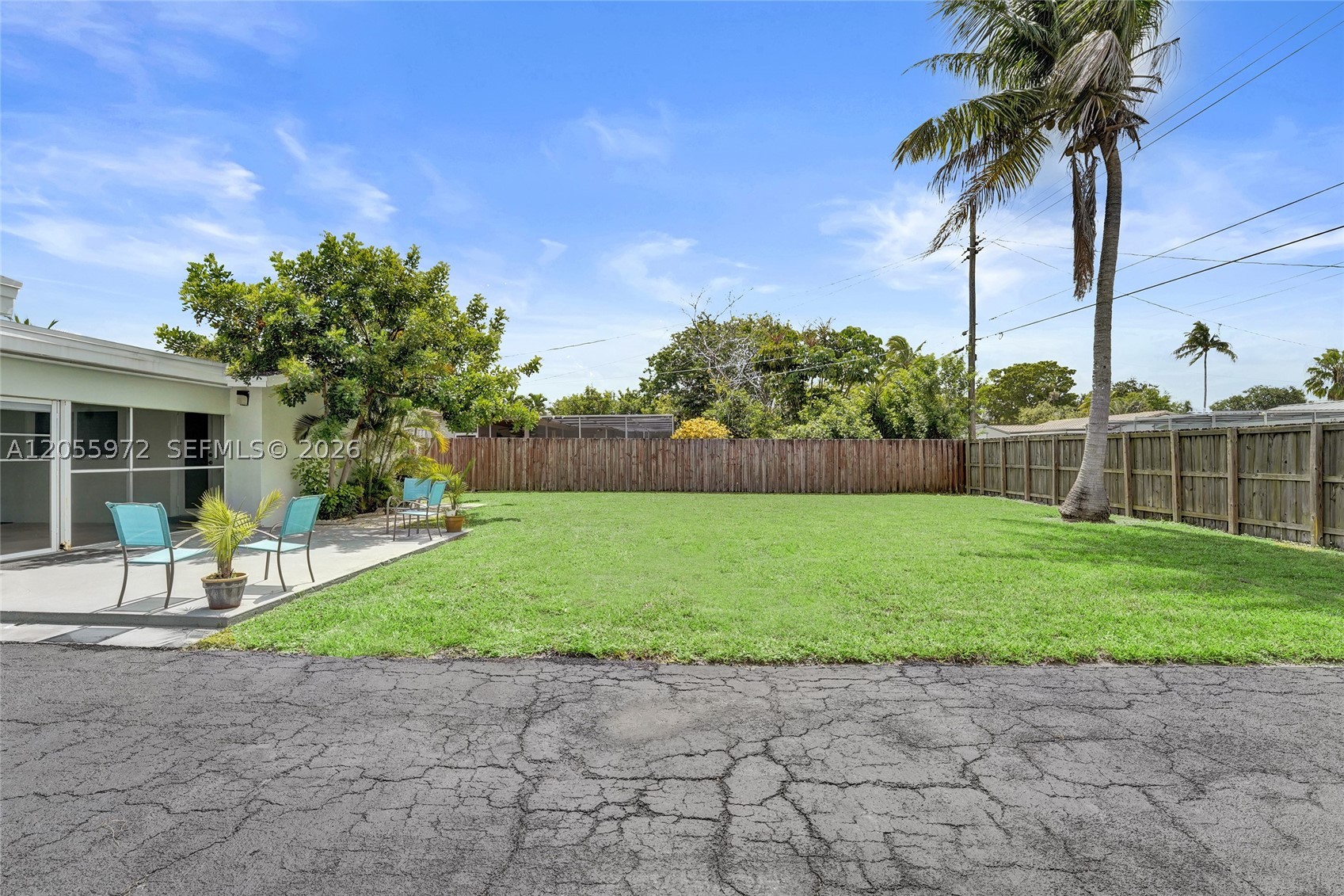 HOLLYWOOD HILLS - Residential