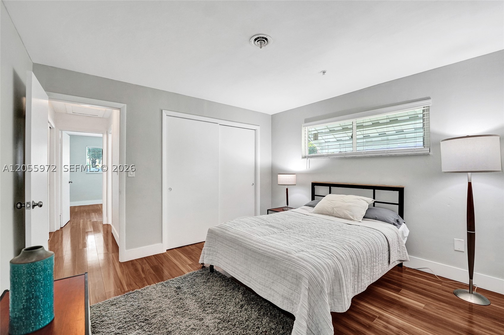 HOLLYWOOD HILLS - Residential