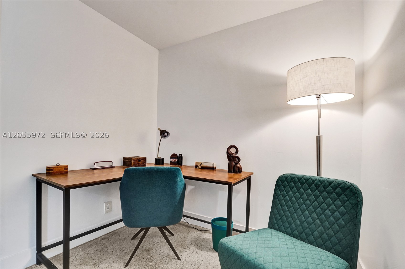 HOLLYWOOD HILLS - Residential