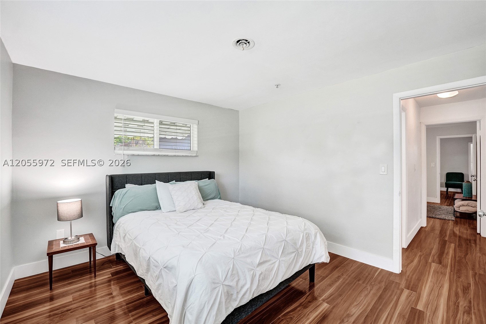 HOLLYWOOD HILLS - Residential