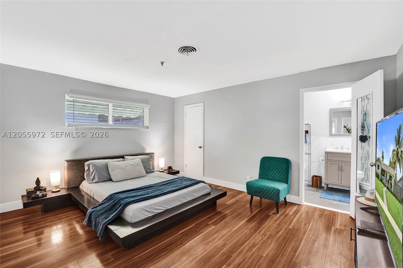 HOLLYWOOD HILLS - Residential