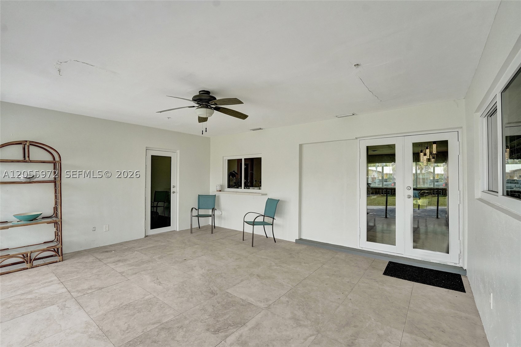 HOLLYWOOD HILLS - Residential