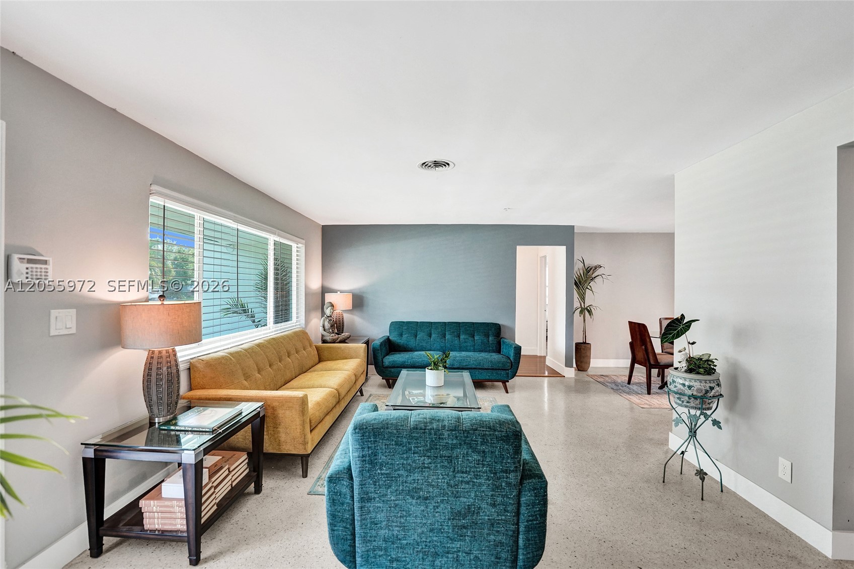 HOLLYWOOD HILLS - Residential