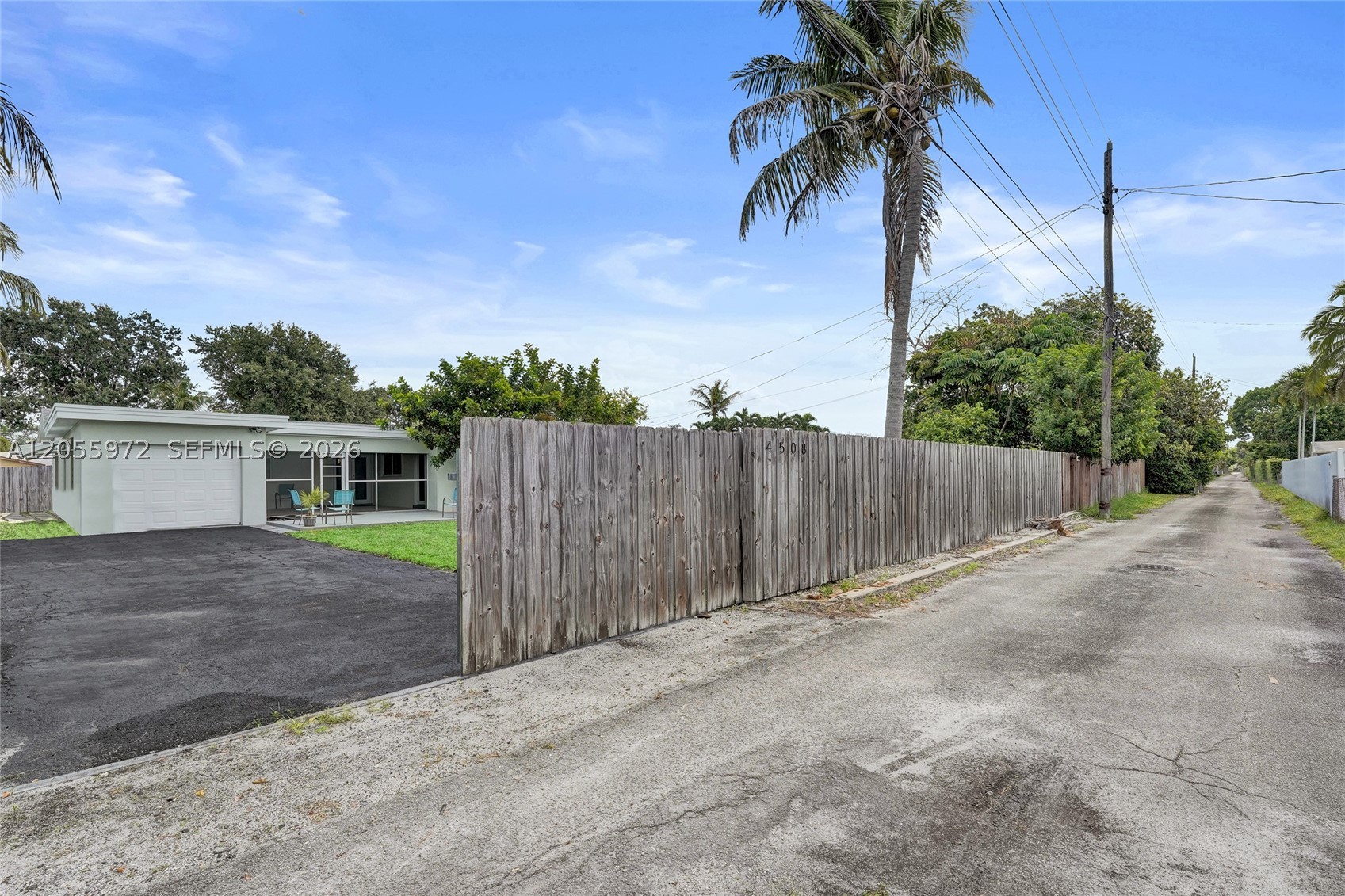 HOLLYWOOD HILLS - Residential