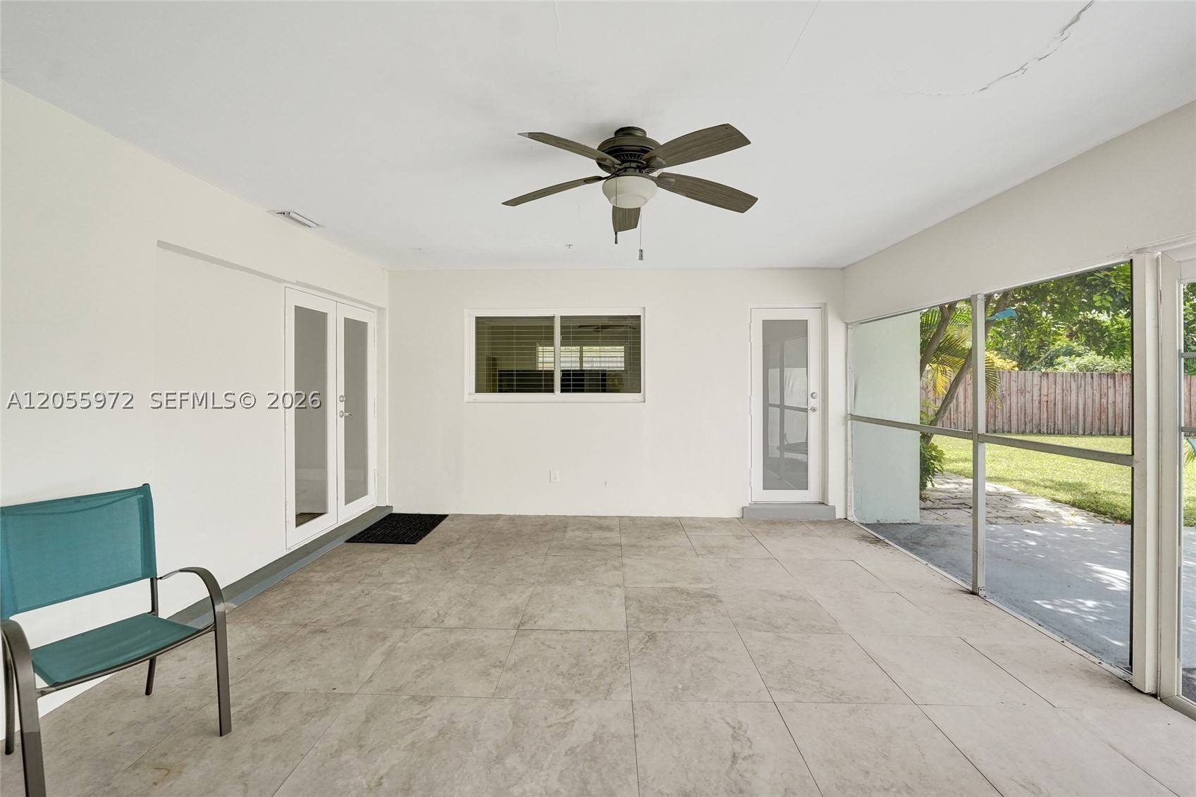 HOLLYWOOD HILLS - Residential