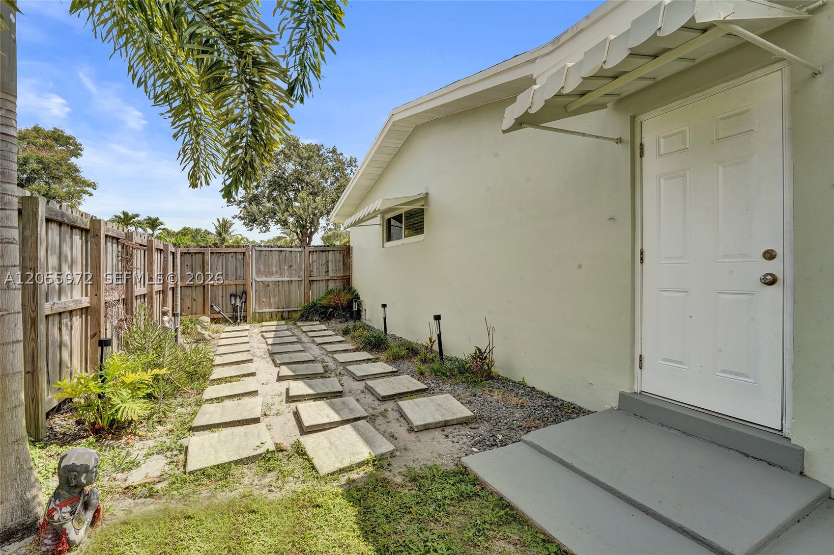 HOLLYWOOD HILLS - Residential