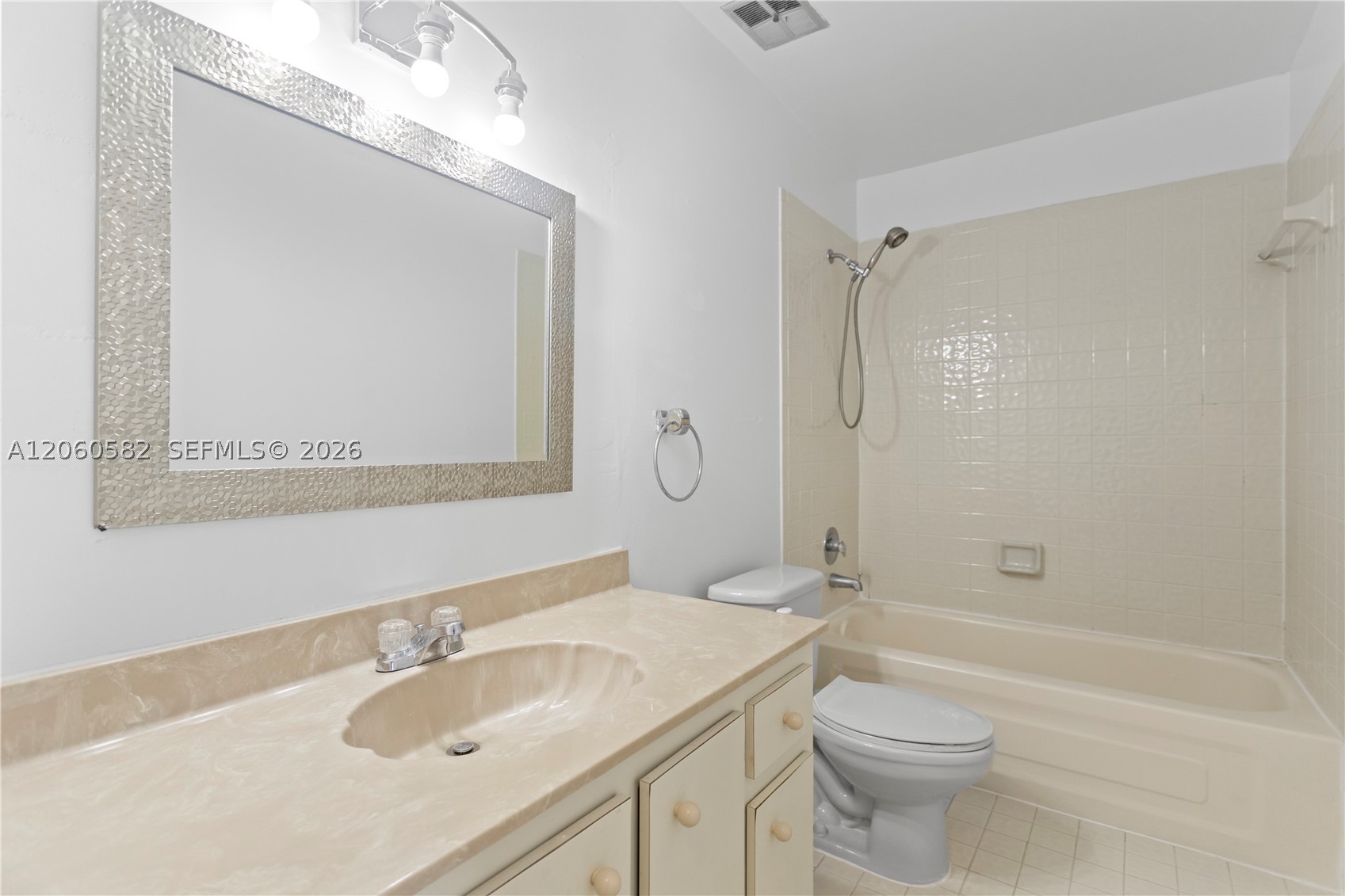 WOODS LANDING CONDO PH I - Residential