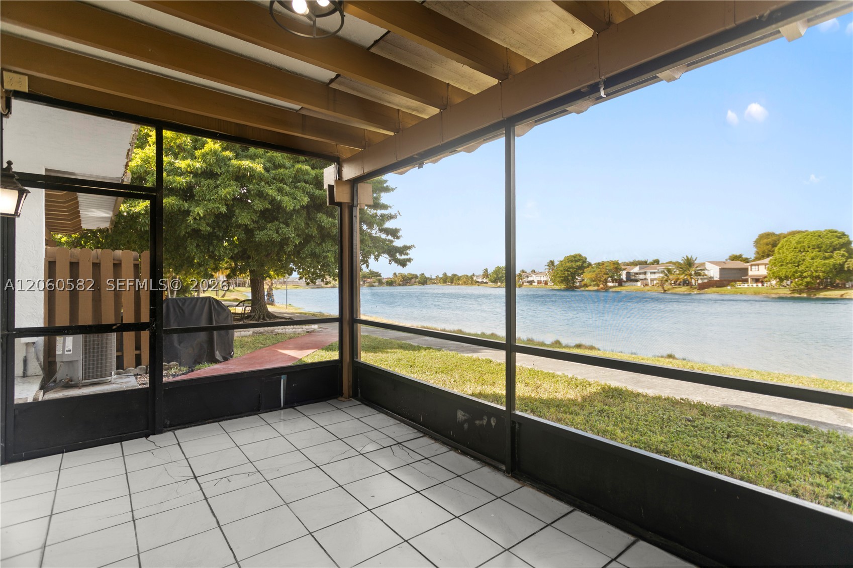 WOODS LANDING CONDO PH I - Residential