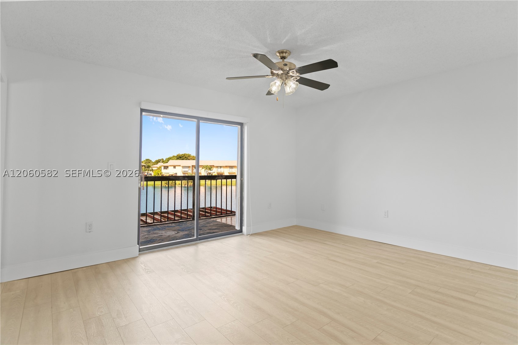 WOODS LANDING CONDO PH I - Residential