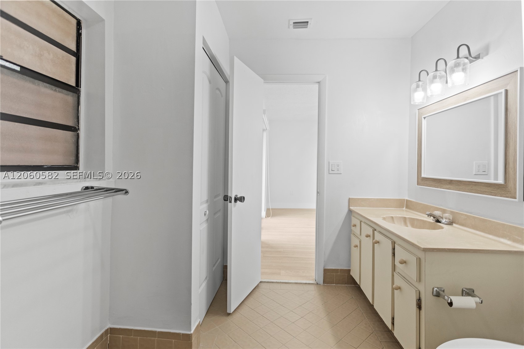 WOODS LANDING CONDO PH I - Residential