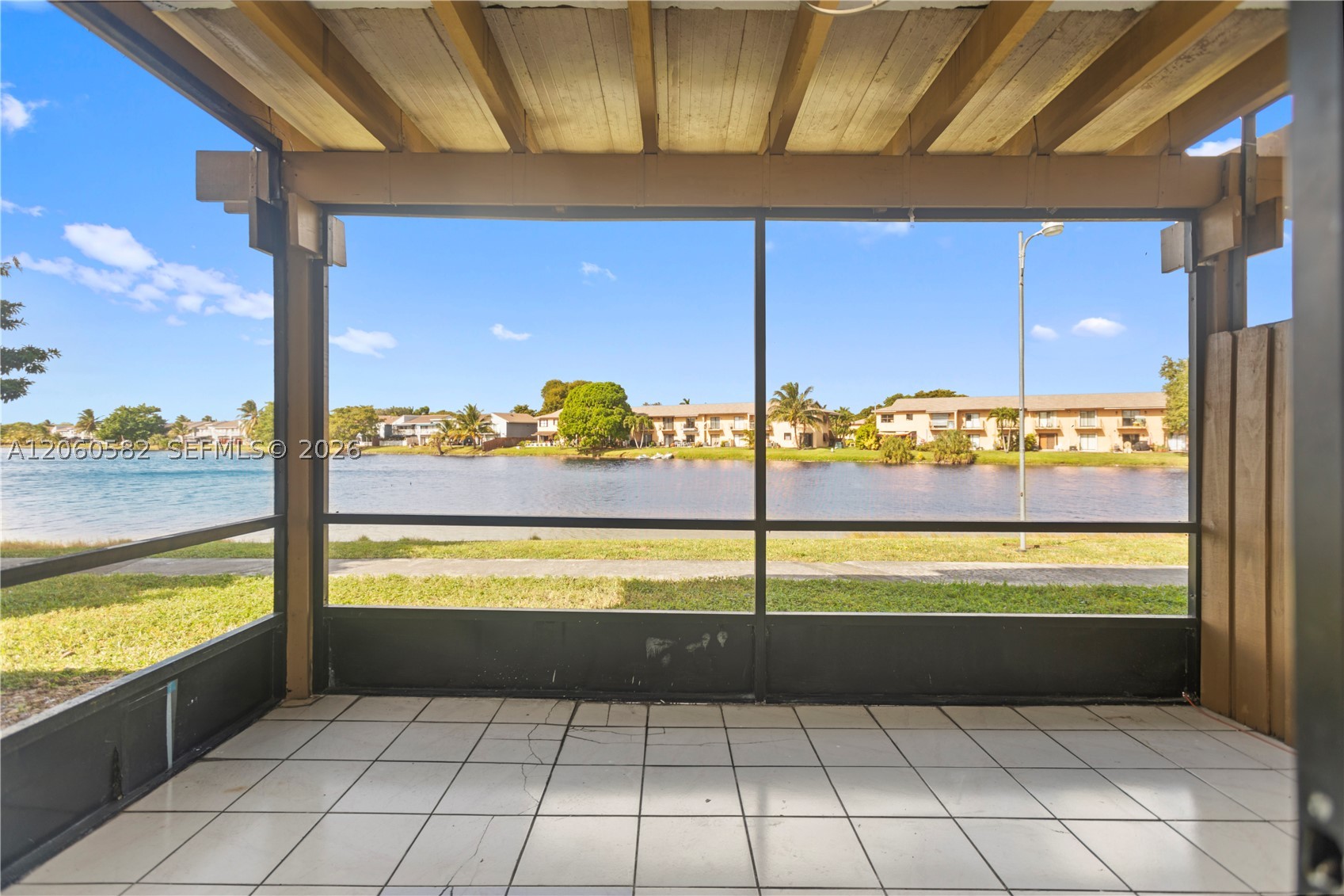 WOODS LANDING CONDO PH I - Residential