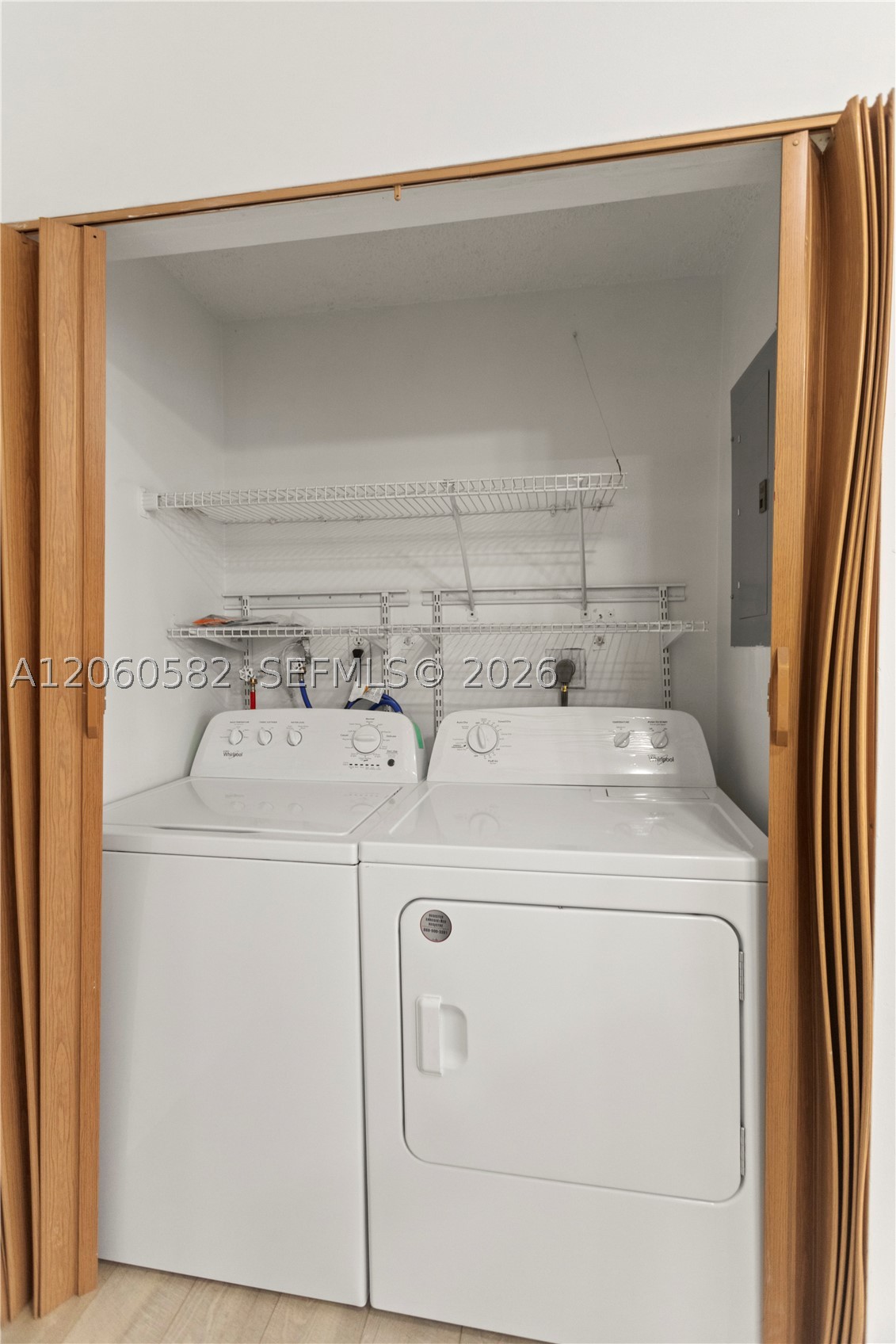 WOODS LANDING CONDO PH I - Residential
