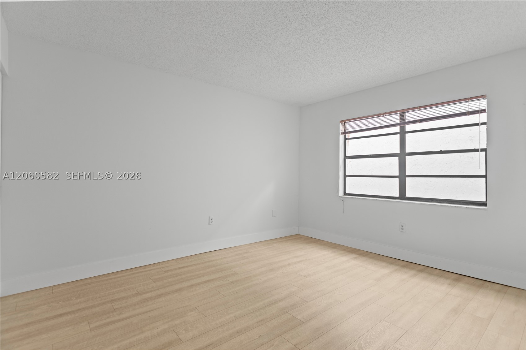 WOODS LANDING CONDO PH I - Residential