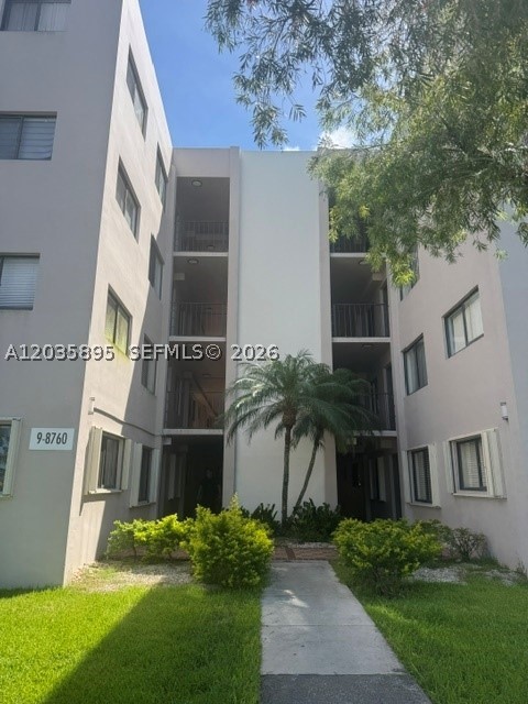 HORIZONS WEST CONDO #9 - Residential