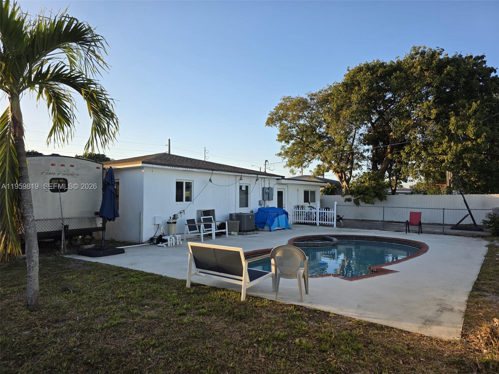 ELSON MANORS - Residential