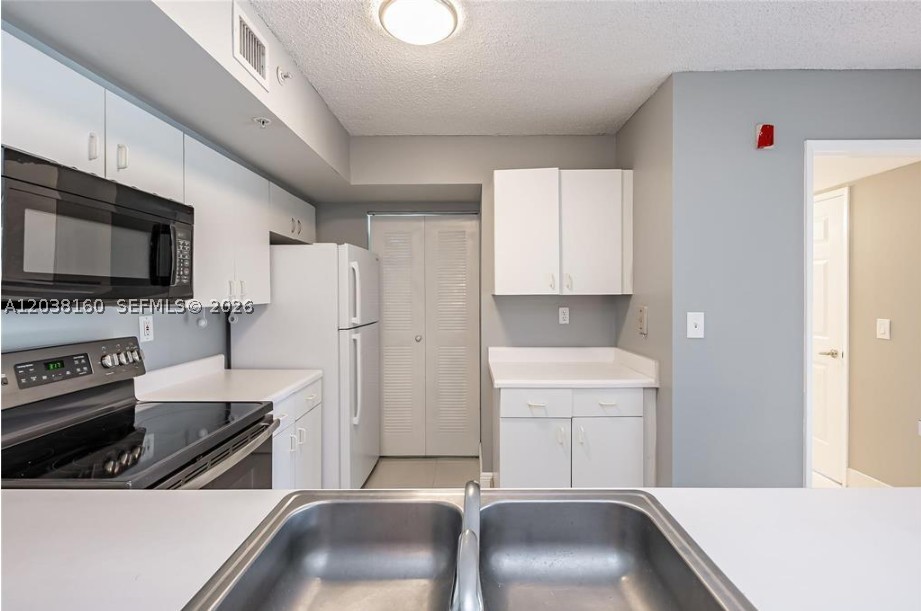 ROYAL GRAND CONDO - Residential Lease