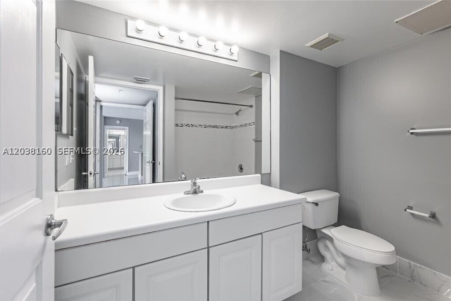 ROYAL GRAND CONDO - Residential Lease