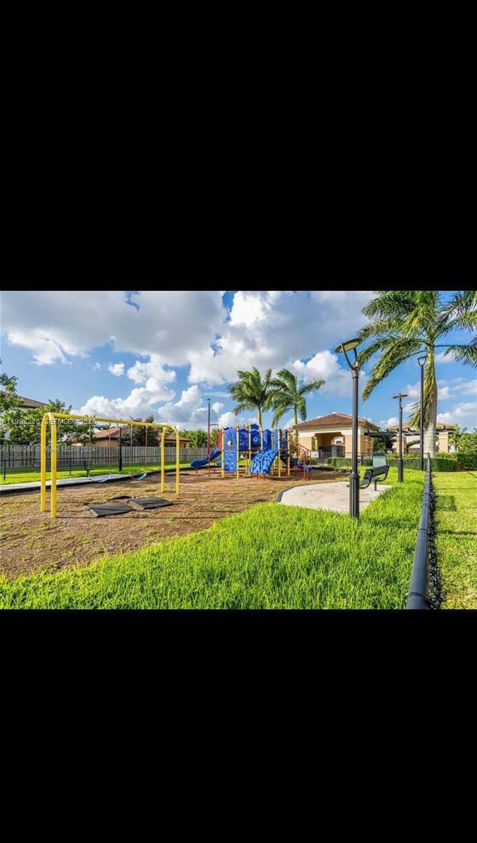 HEMINGWAY POINT - Residential