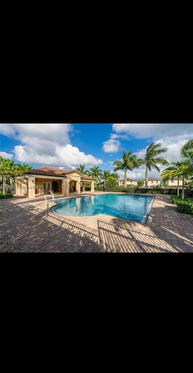 HEMINGWAY POINT - Residential
